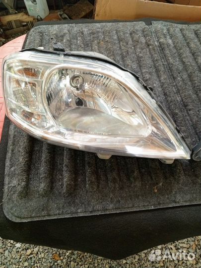 Передние фары LADA Largus