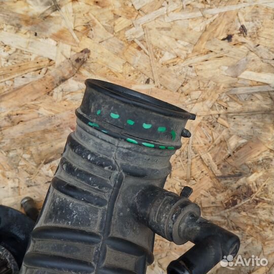 Патрубок воздушного фильтра p11 рест QG18