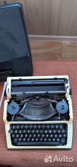 Печатная пишущая машинка