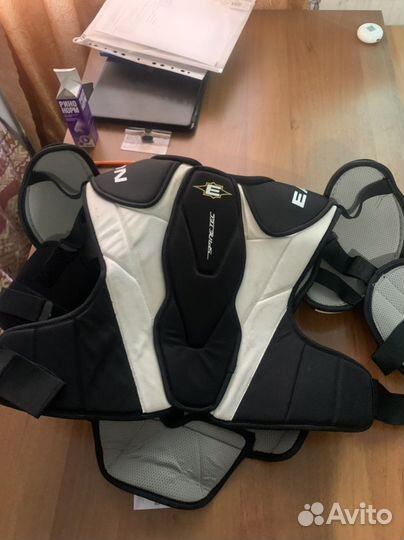 Хоккейные щитки и панцирь