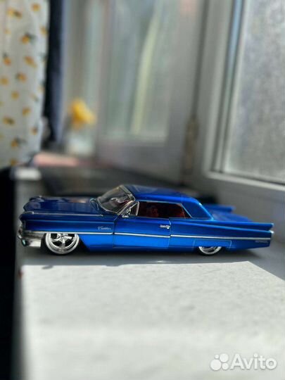Моделька машины cadillac oldschool 1/24