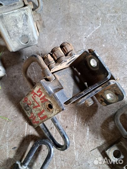 Петля двери Audi A6 C6