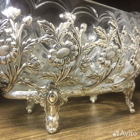 Ваза конфетница на ножках