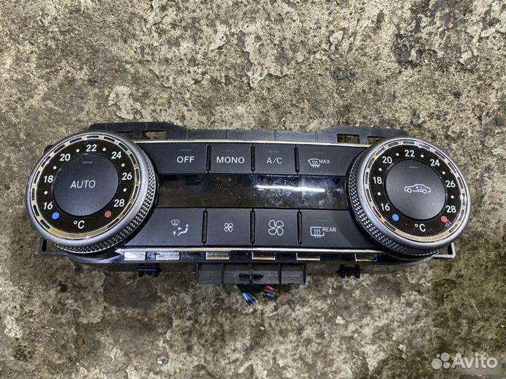 Блок управления климатом Mercedes C W204