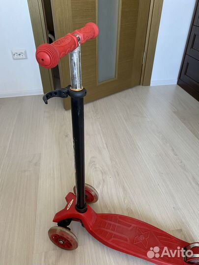 Самокат трехколесный