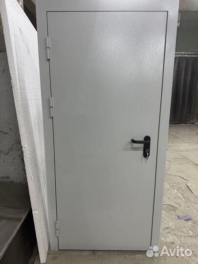 Дверь входная металлическая противопожарная серая