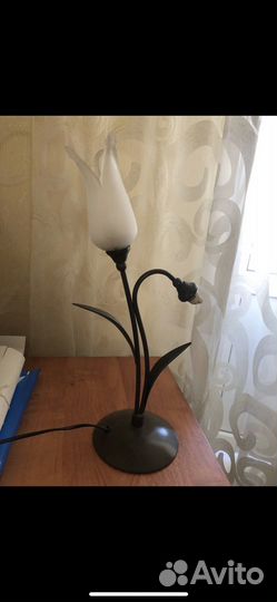Лампа настольная без плафонов