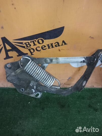 Петля капота Газ 31105 406 2005