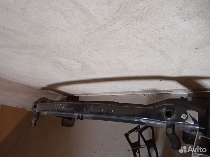Усилитель бампера на бмв Х-5 Е-70