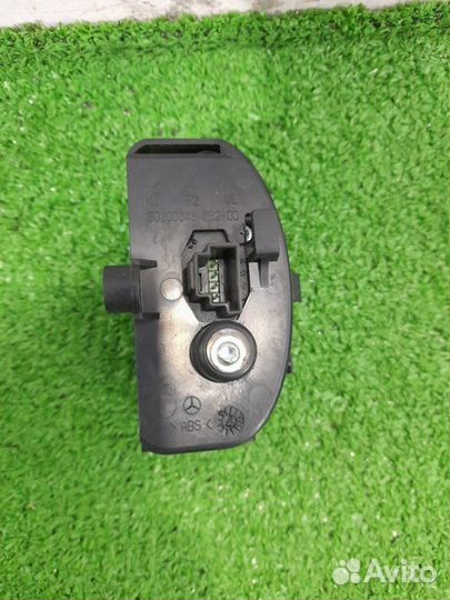 Кнопка открывания багажника Mercedes-Benz W211