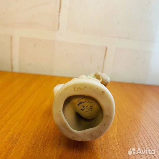 Статуэтка школьница первоклассница