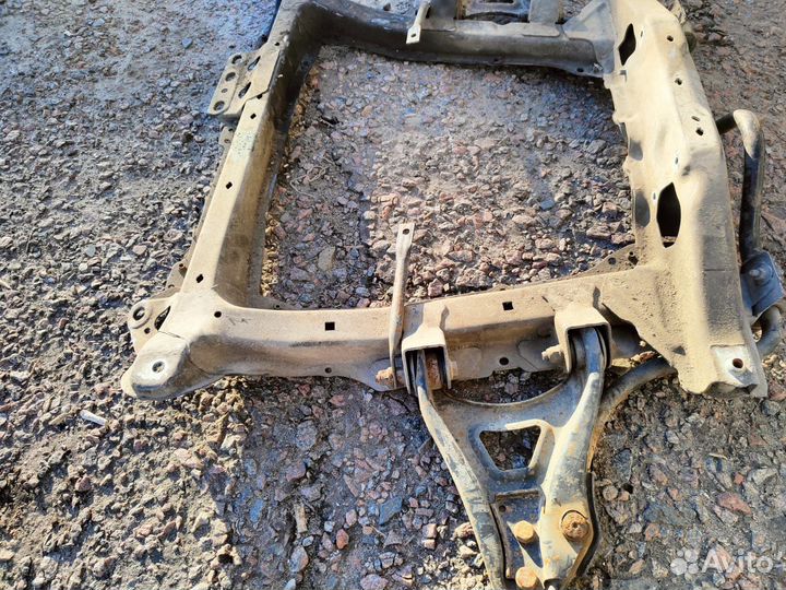 Подрамник двигателя Kangoo ор-л 8200741075
