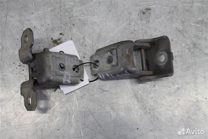 Петли двери передней правой Renault Fluence