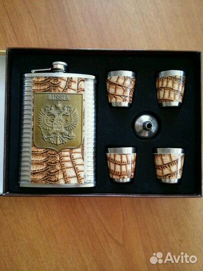 Подарочный набор фляжка и стопки