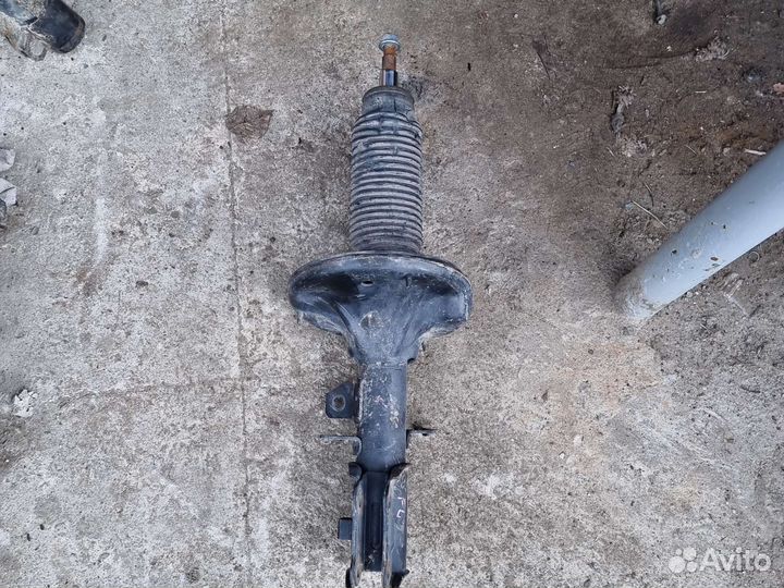 Стойка передняя левая Kia Cerato 1