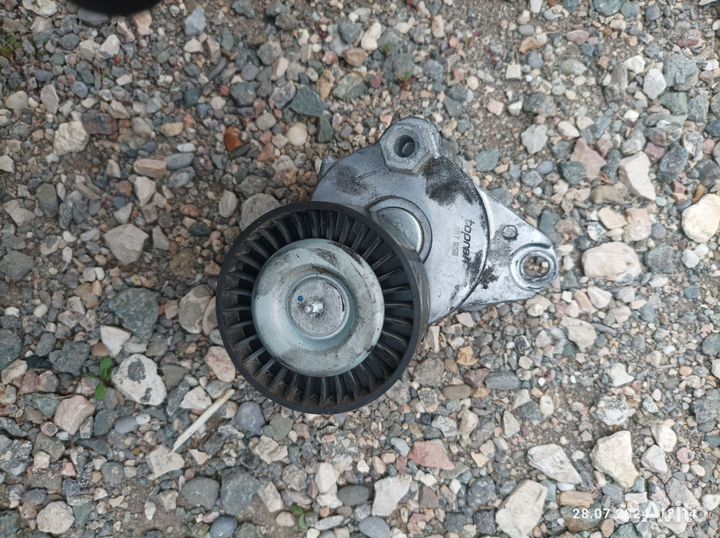 Натяжитель приводного ремня Mercedes S-class W221