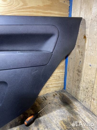 Обшивка задней правой двери Ford Fusion 79069