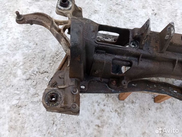 Подрамник Dodge Caravan 3