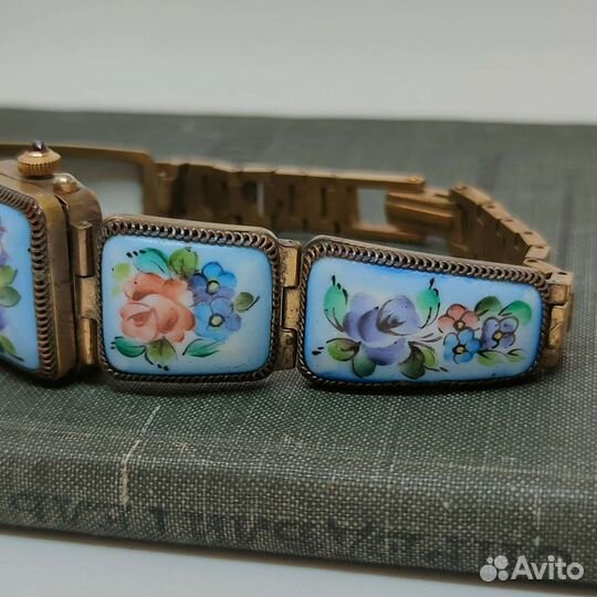 Наручные механические часы 