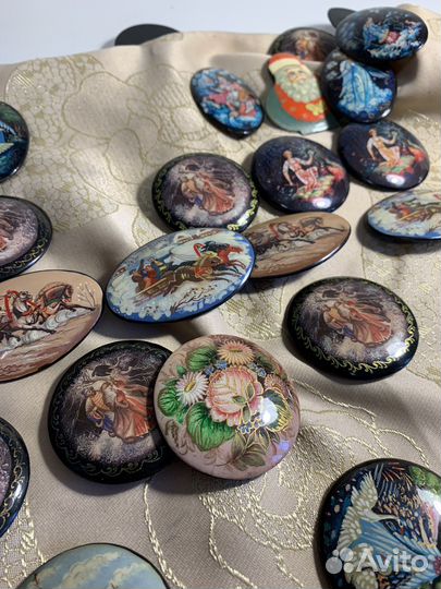 Броши дерево