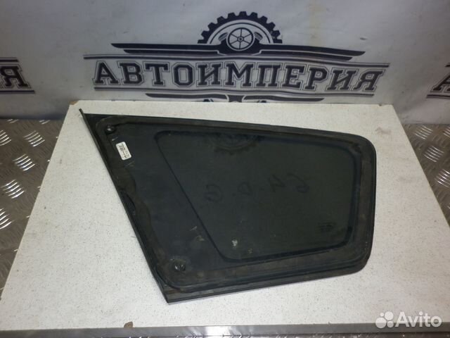 Стекло заднего правого крыла Pontiac Vibe 1