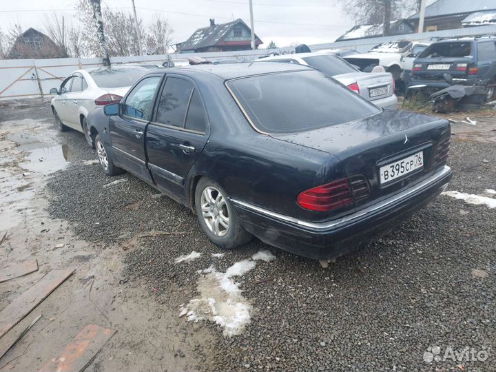 Капот Mercedes w210