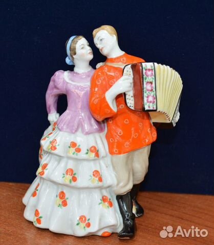 Фарфоровая статуэтка- русская кадриль. дулево. 19