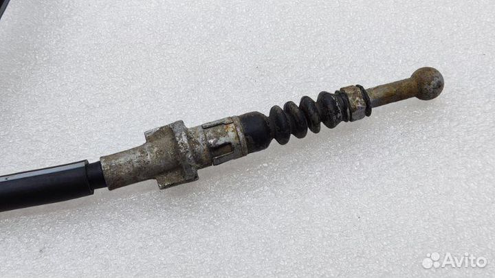 Трос стояночного тормоза левый Mitsubishi