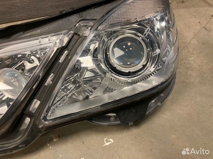 Комплект фар ксенон передний Mercedes-Benz E-Class