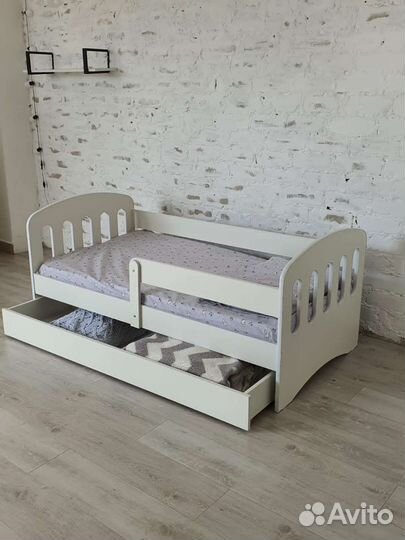 Кровать детская 160*80 с бортиком