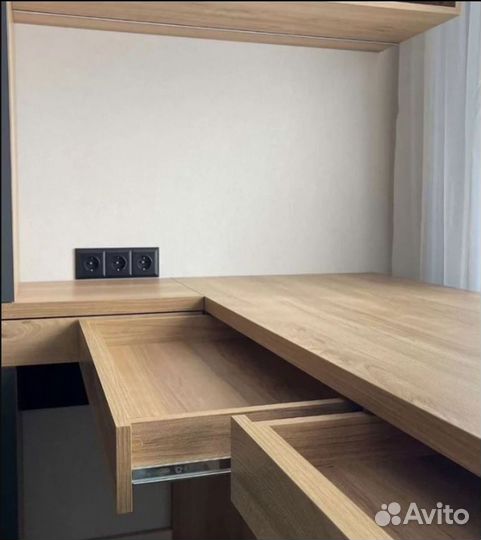 Угловой письменный стол со шкафом/ рабочая зона