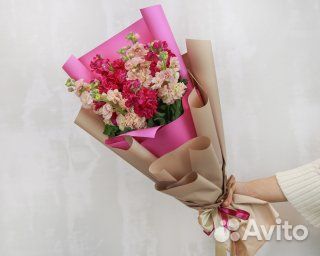 Букет из 9 маттиол яркий микс в стильной упаковке