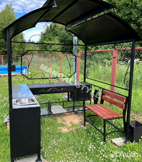 Мангал с крышей