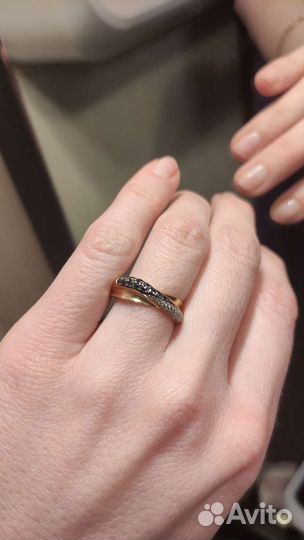 Золотое кольцо с сапфирами и бриллиантами