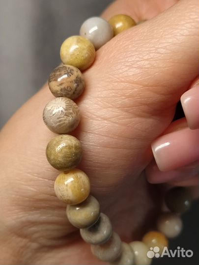 Браслет из кораллового камня энергетический