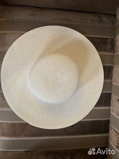 Соломенная белая женская шляпа