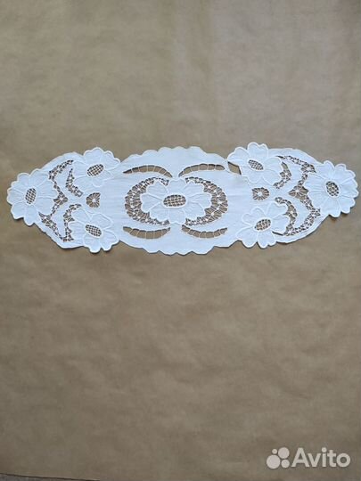 Старинные вышитые и вязанные салфетки-скатерти