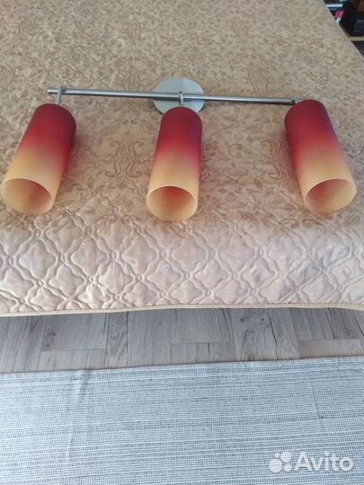 Лампа настольная и светильник