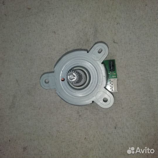 RM1-8285 Мотор привода подачи