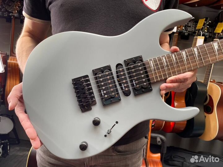 Электрогитара форма ibanez