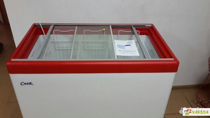 Морозильный ларь с прямым стеклом 350л красный