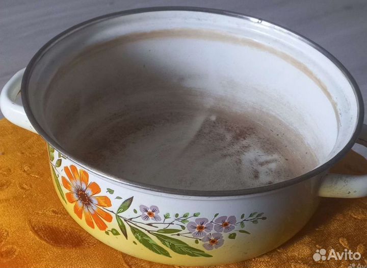 Эмалированная посуда (салатник и кастрюля)