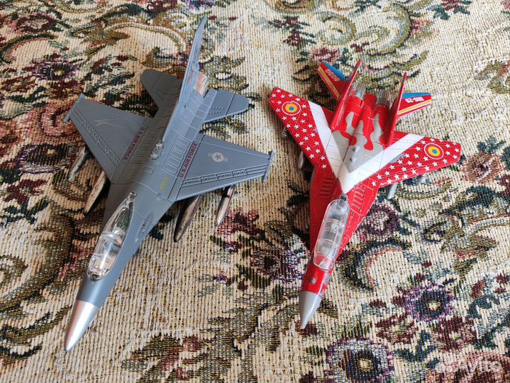 Самолёты игрушечные, коллекционные