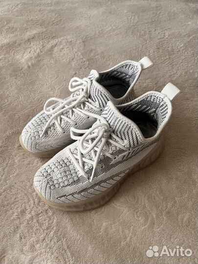 Кроссовки Изи