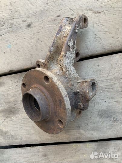 Кулак поворотный Ауди 80 б3 левый правый разборка