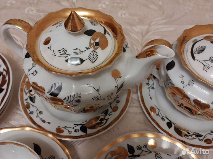 Фарфоровый чайный сервиз