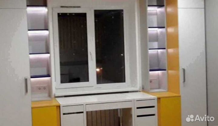 Рабочая зона в углу у окна