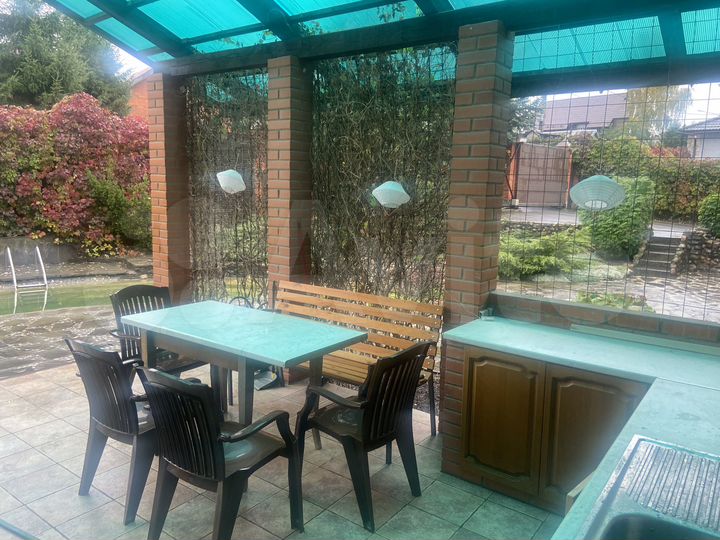 Дом 200 м² на участке 12 сот.