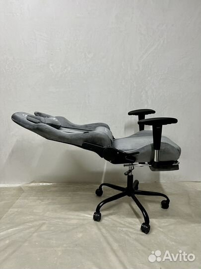 Игровое компьютерное кресло