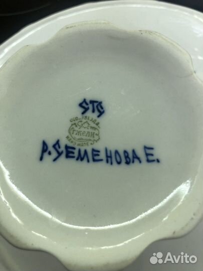 Тортовница на ножке гжель